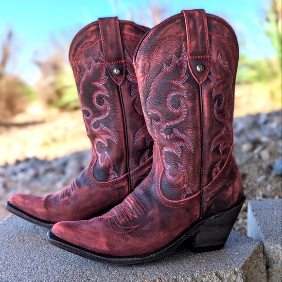 LIBERTY Black Shoes - LIBERTY BLACK LB711219C Sienna classic snip toe cowgirl boot Vintage Rojo Red 7